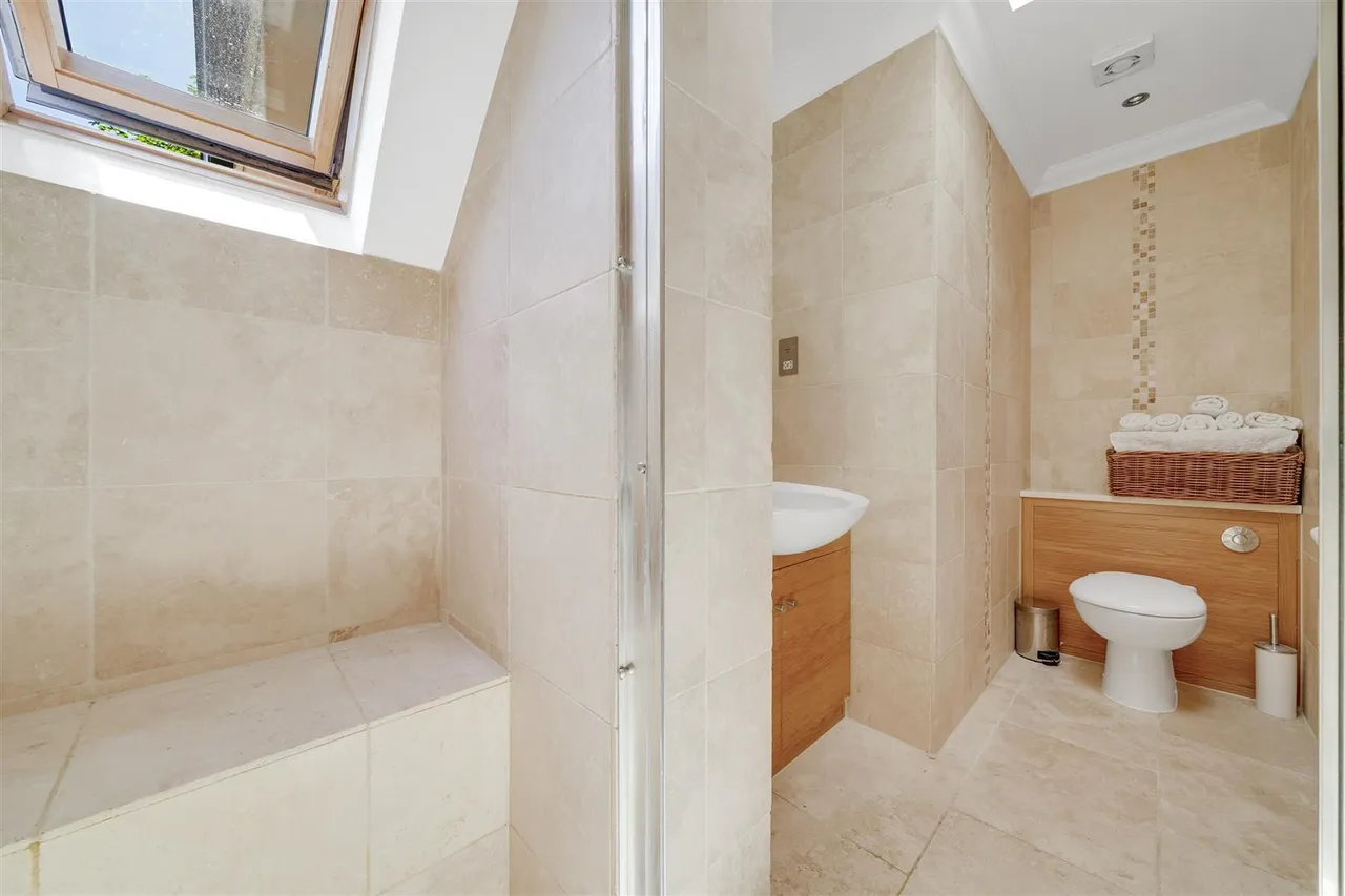 Old Farm Road, Hampton, TW12, photo 11