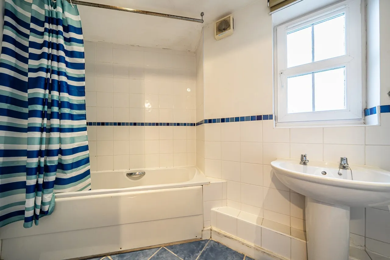 Allenby Road, SE28, photo 6