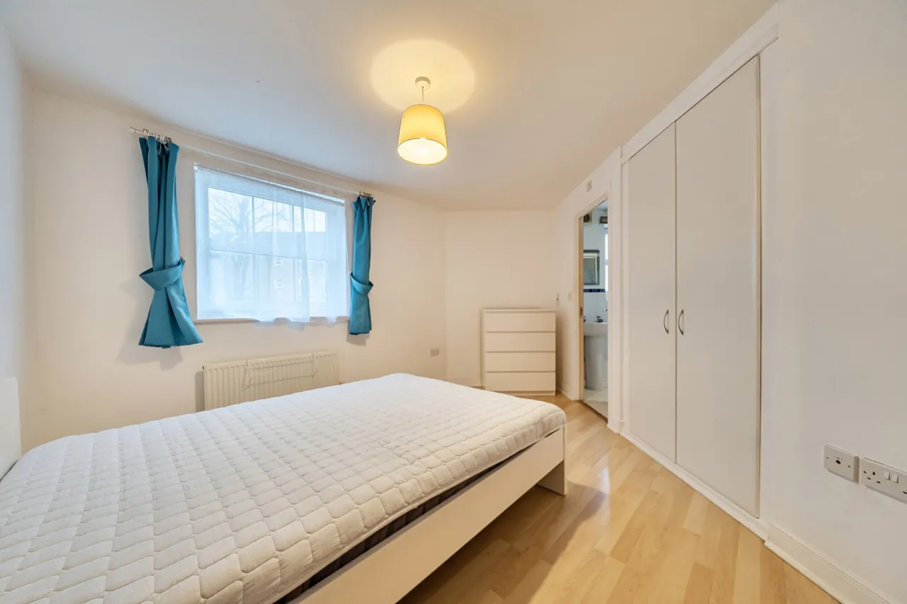 Allenby Road, SE28, photo 5