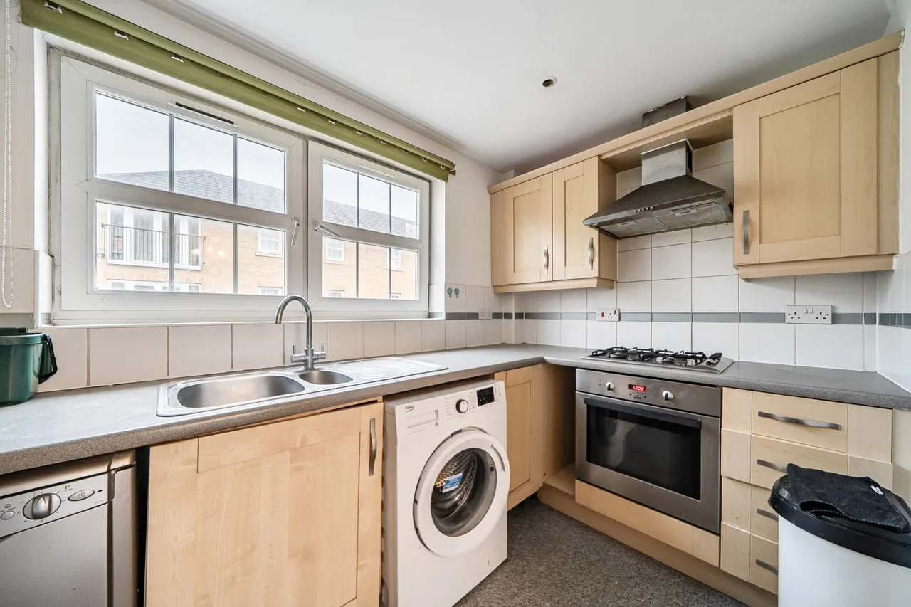 Allenby Road, SE28, photo 2