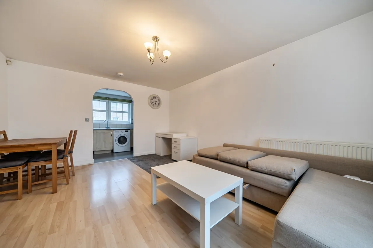 2 bed flat for sale — Allenby Road, SE28