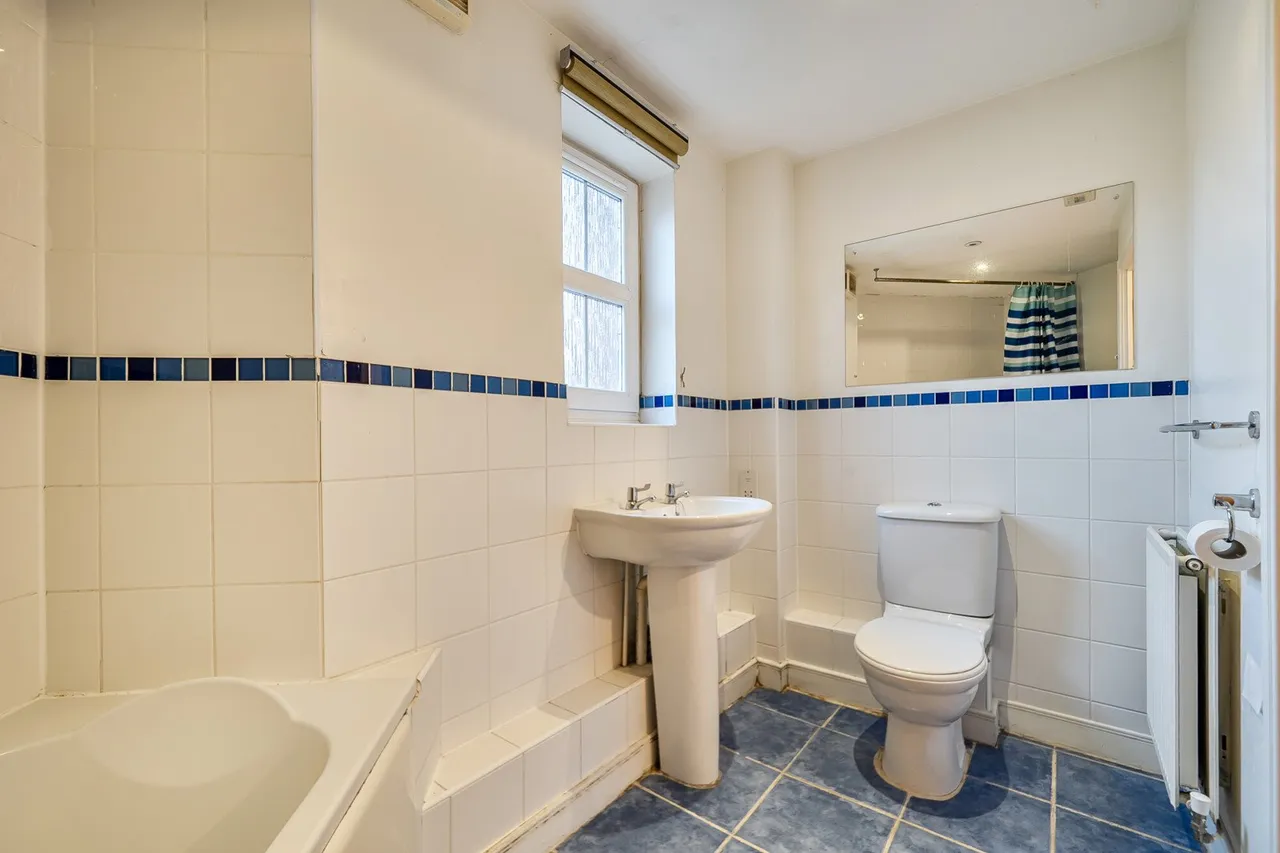 Allenby Road, SE28, photo 11