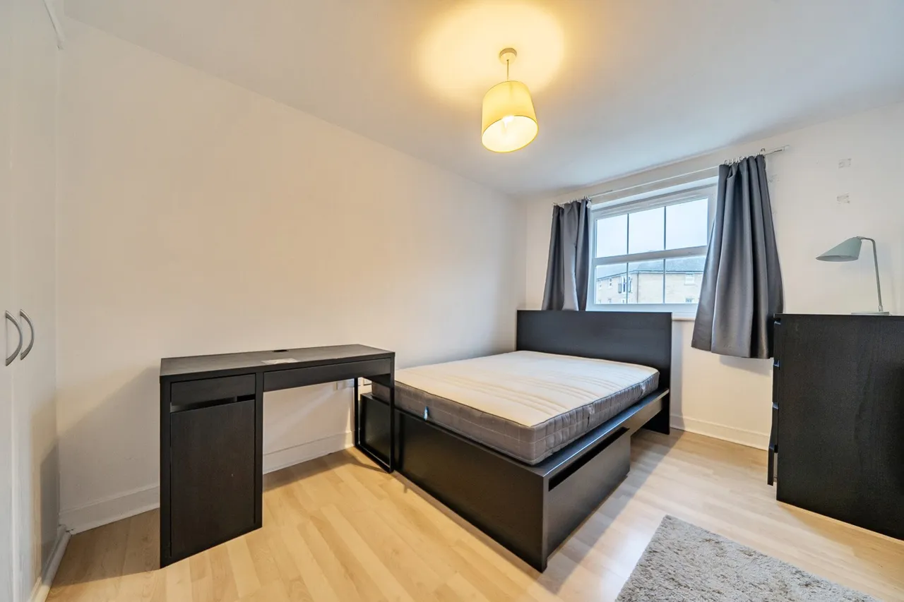 Allenby Road, SE28, photo 7