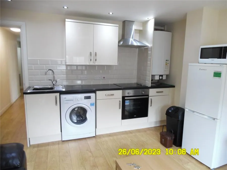 2 bed flat to rent, North Road, Gabalfa, CF14