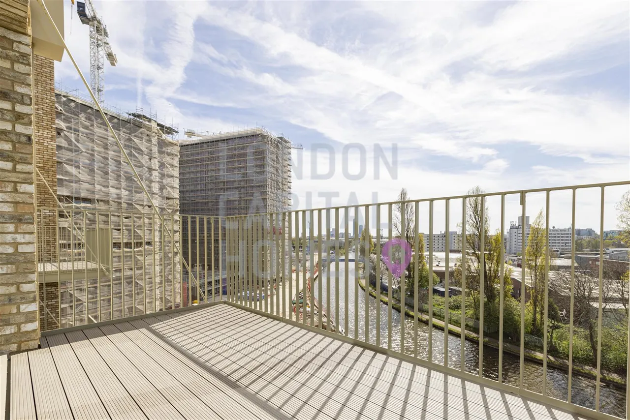 Beresford Avenue, London, photo 11