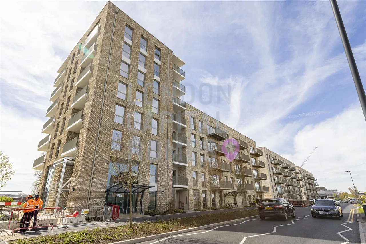 Beresford Avenue, London, photo 16
