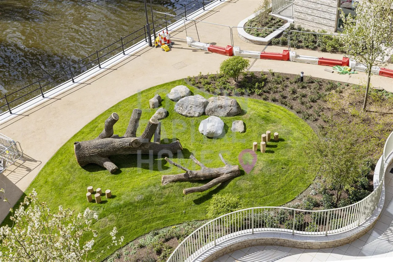 Beresford Avenue, London, photo 13