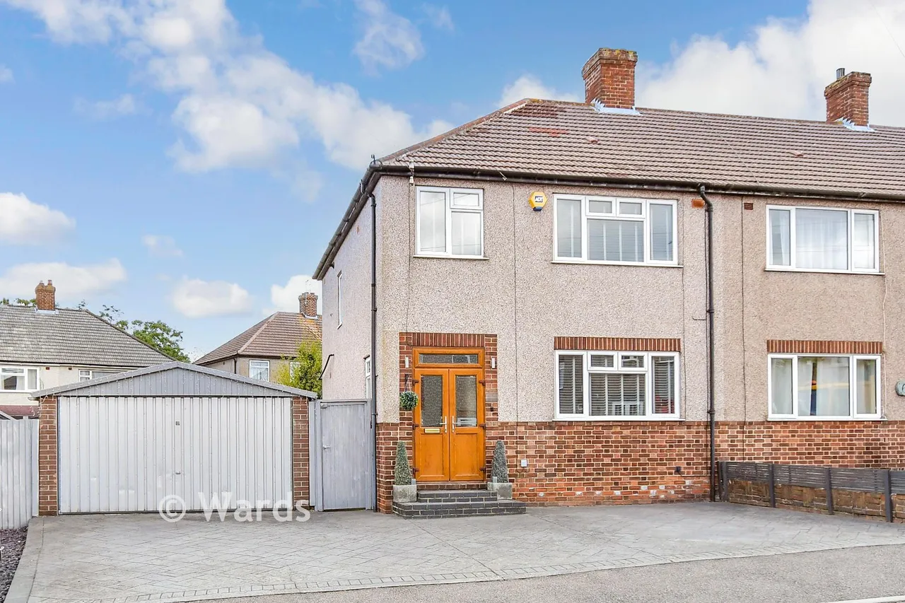 3 bed house for sale, Clarendon Gardens, Dartford, DA2