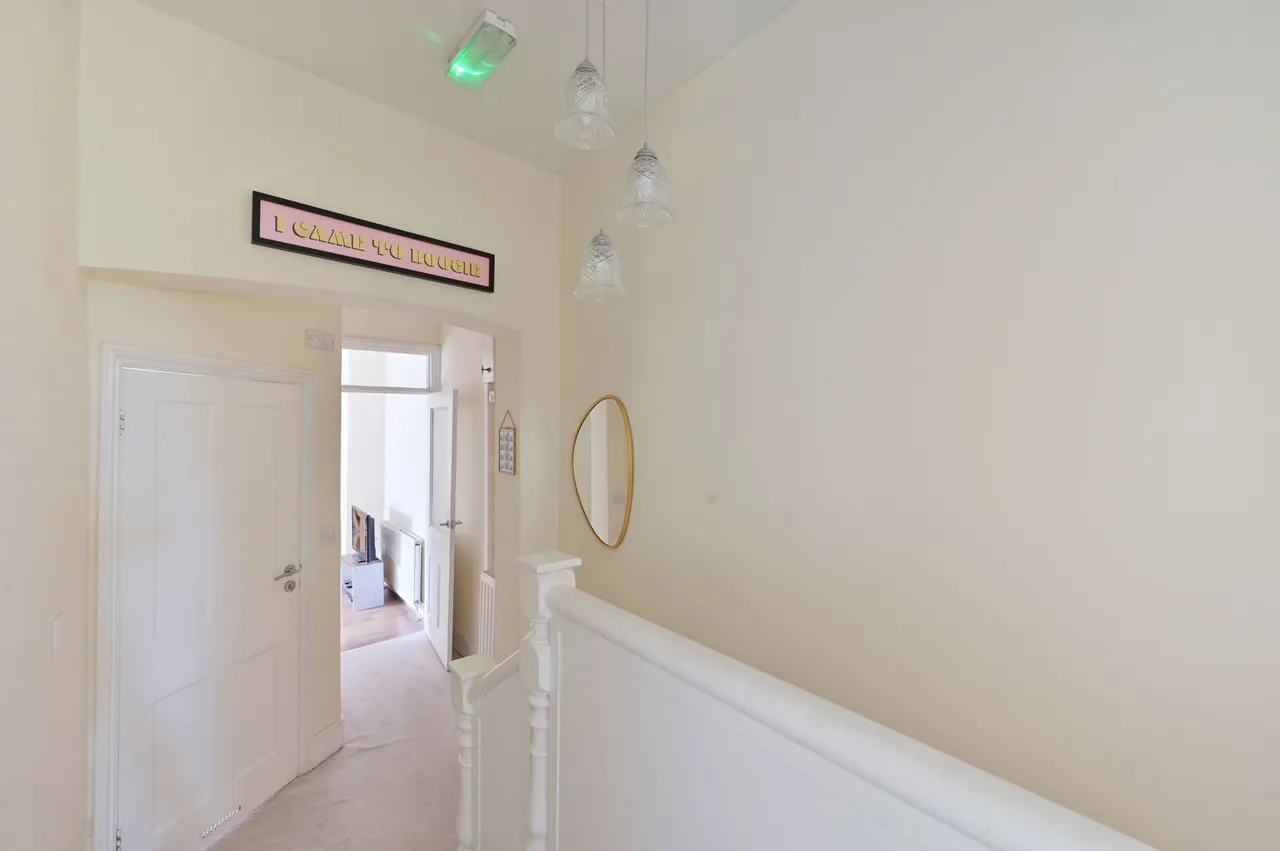 19a Quicks Road, London, photo 9