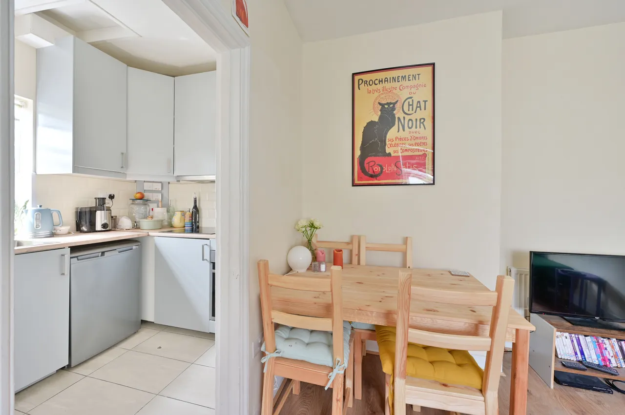 19a Quicks Road, London, photo 5