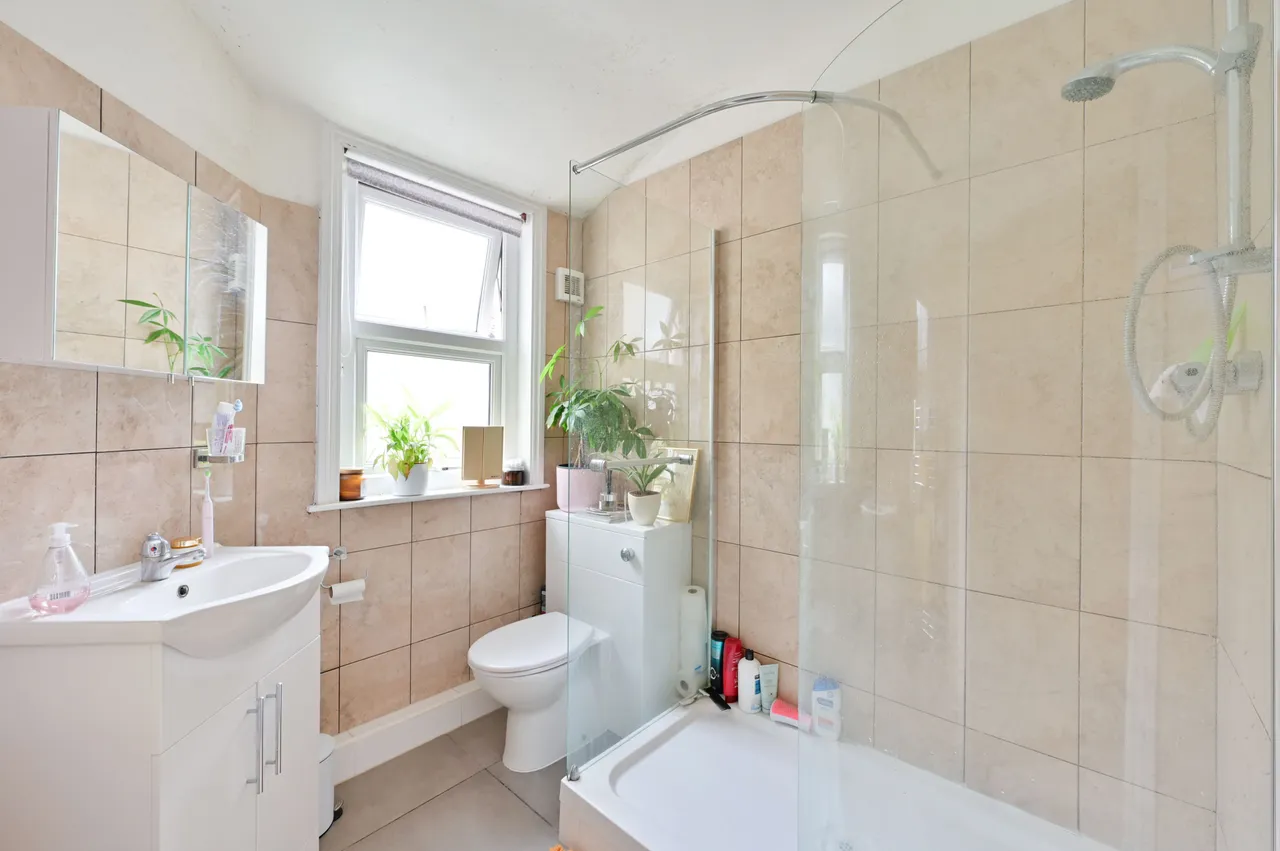 19a Quicks Road, London, photo 8