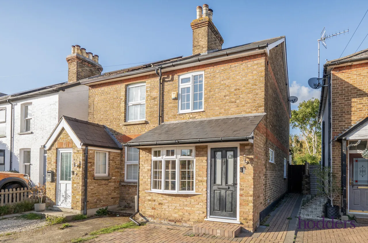2 bed house for sale, Prairie Road, Addlestone, KT15