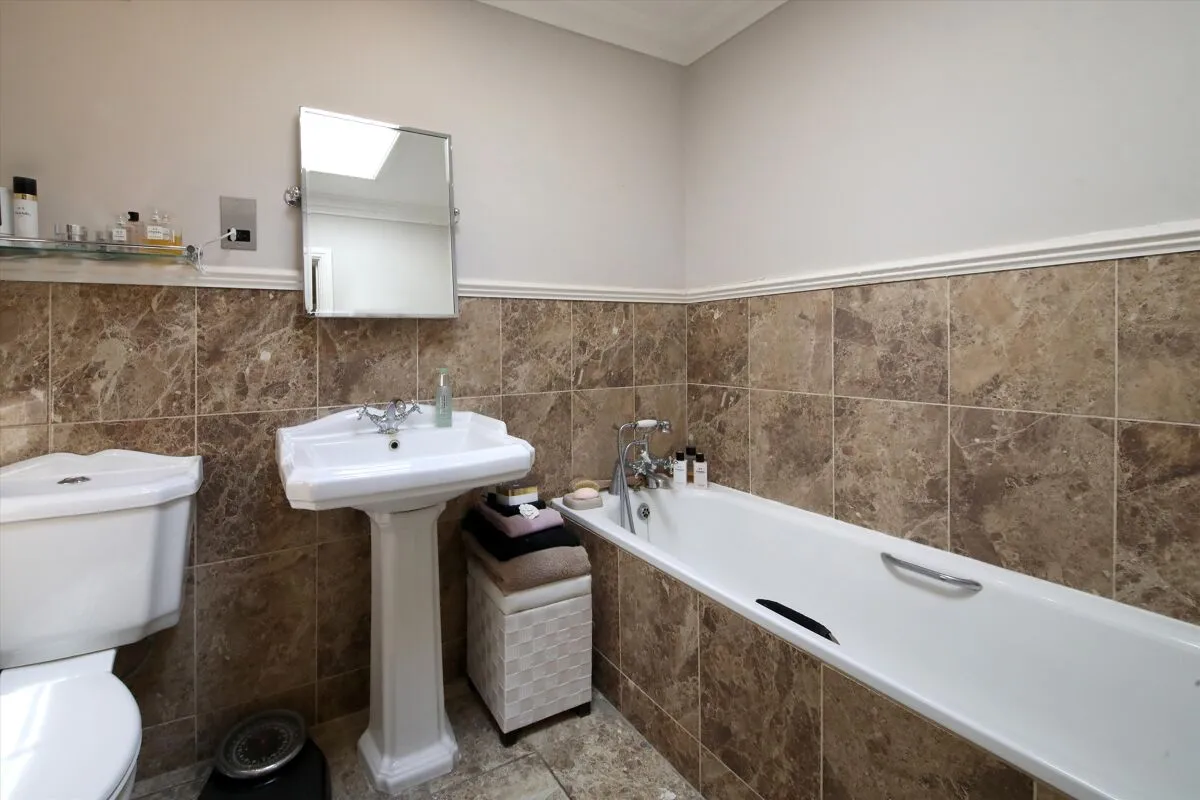 Woodcote Road, Epsom, KT18, photo 7