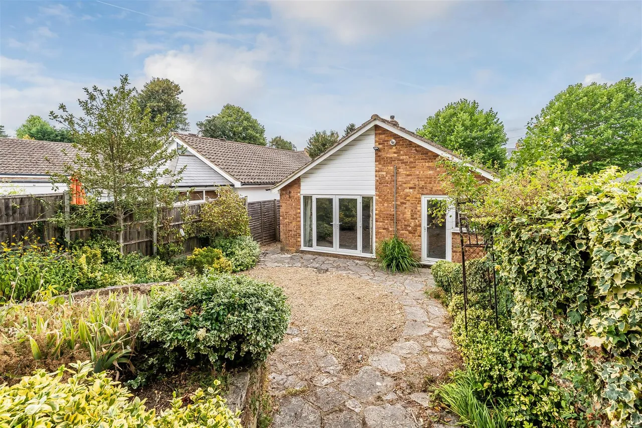 Church Road, Ashtead, KT21, photo 2