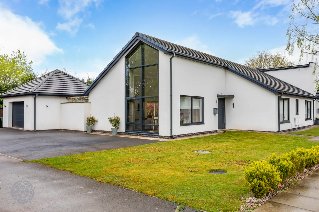 4 bed house for sale — Twiss Green Oaks Twiss Green Lane, Culcheth, Warrington, WA3 4AL