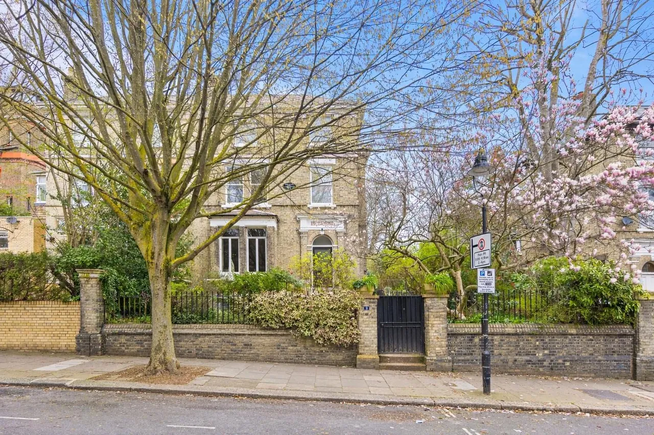 Lyndhurst Road, London NW3 5PX, photo 2