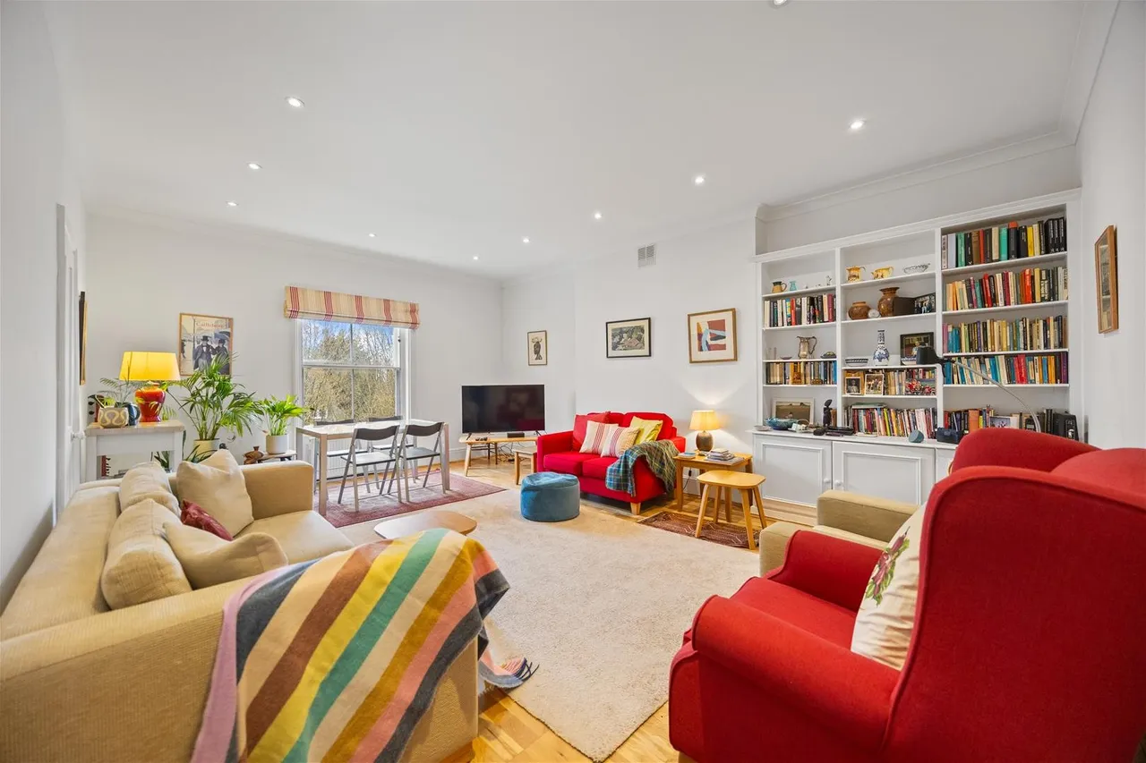 2 bed house for sale — Lyndhurst Road, London NW3 5PX