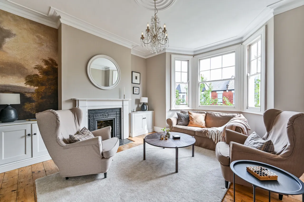3 bed flat to rent — 148 Widdenham Road, London