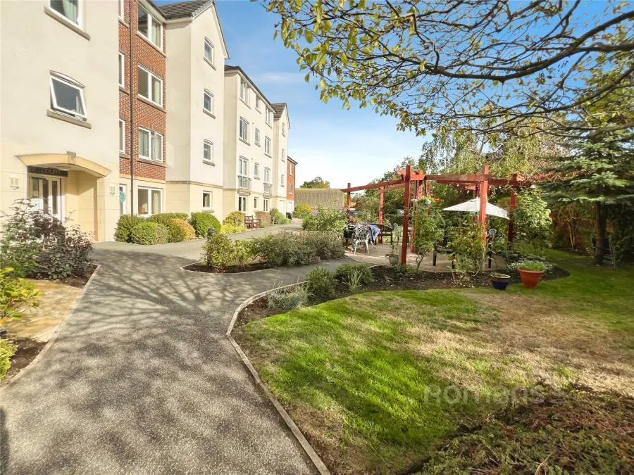 Windsor Way, Aldershot, GU11, photo 2