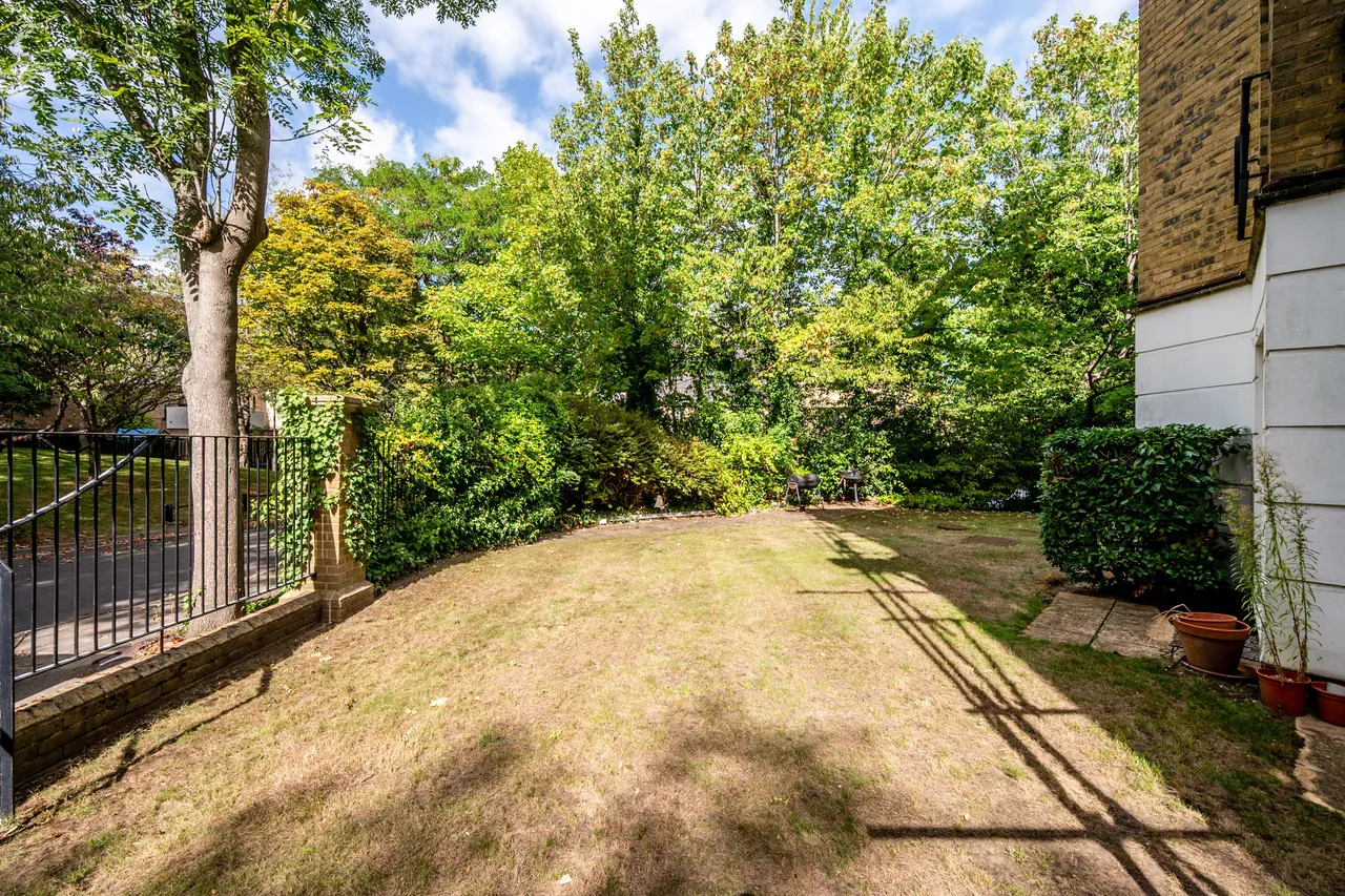 London, SW18, photo 3