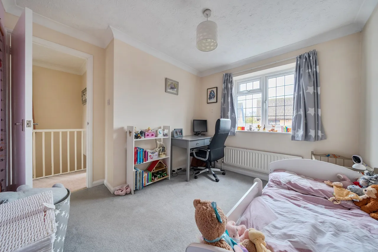 Suffolk Drive, Guildford, GU4, photo 12