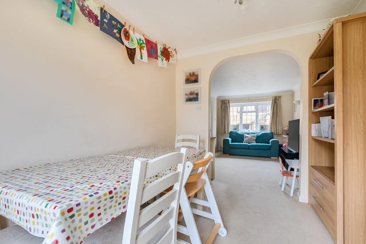 Suffolk Drive, Guildford, GU4, photo 5