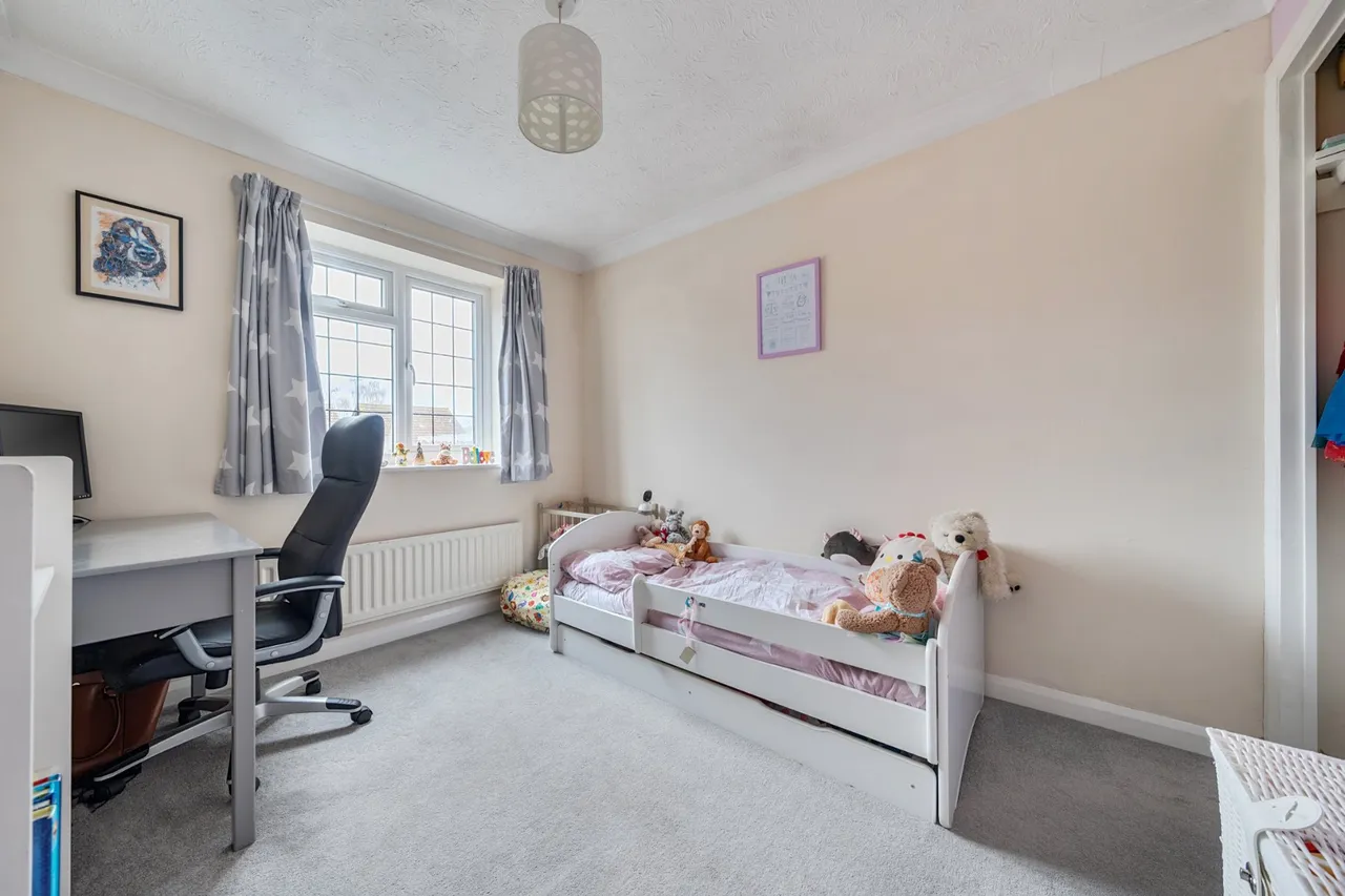 Suffolk Drive, Guildford, GU4, photo 11