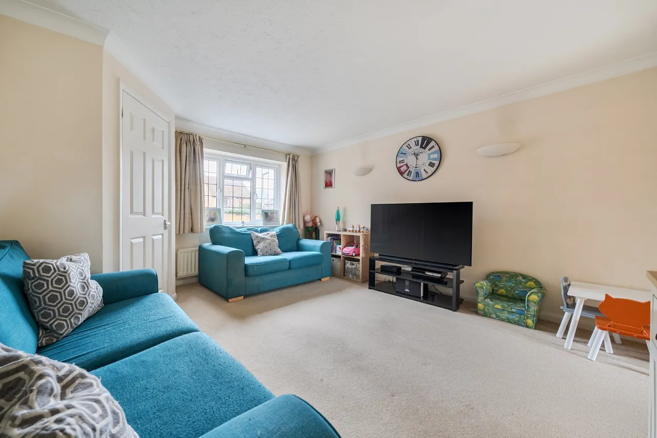 Suffolk Drive, Guildford, GU4, photo 3