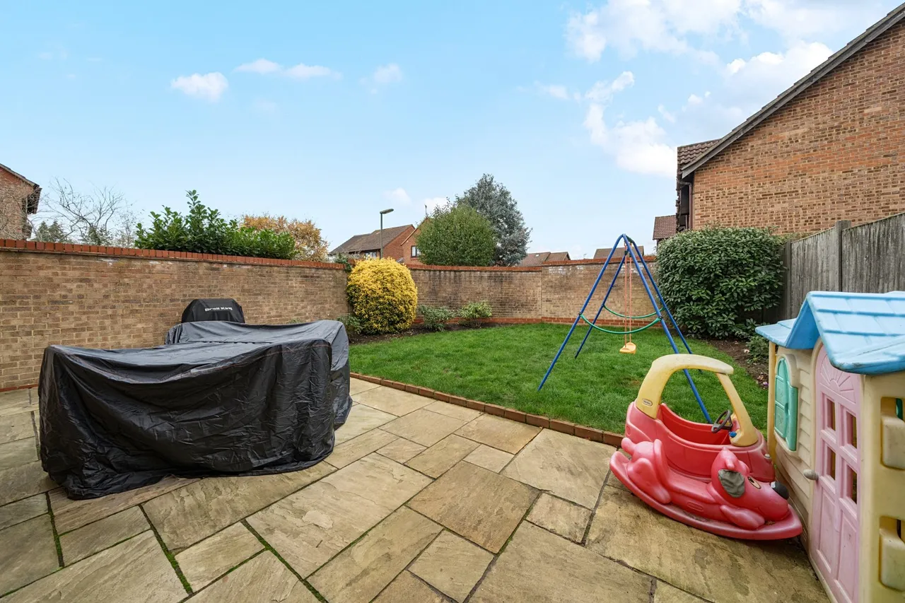 Suffolk Drive, Guildford, GU4, photo 19