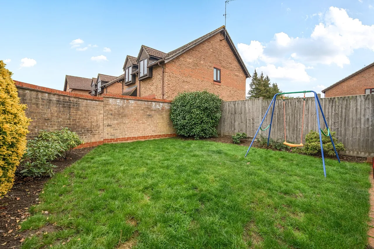 Suffolk Drive, Guildford, GU4, photo 16