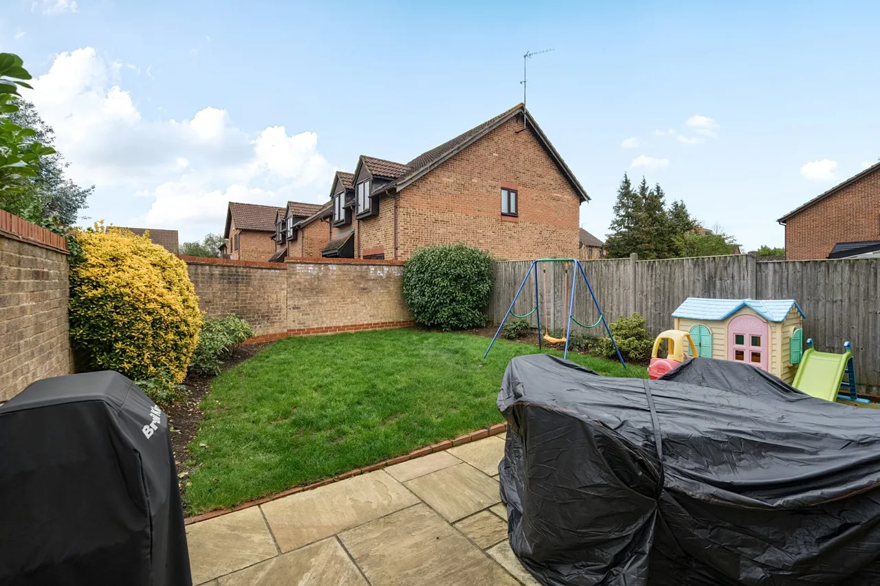Suffolk Drive, Guildford, GU4, photo 17