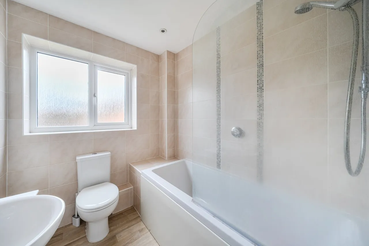Suffolk Drive, Guildford, GU4, photo 10