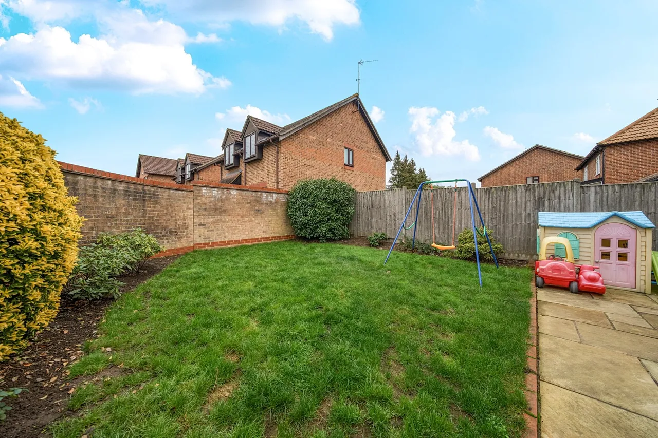 Suffolk Drive, Guildford, GU4, photo 18