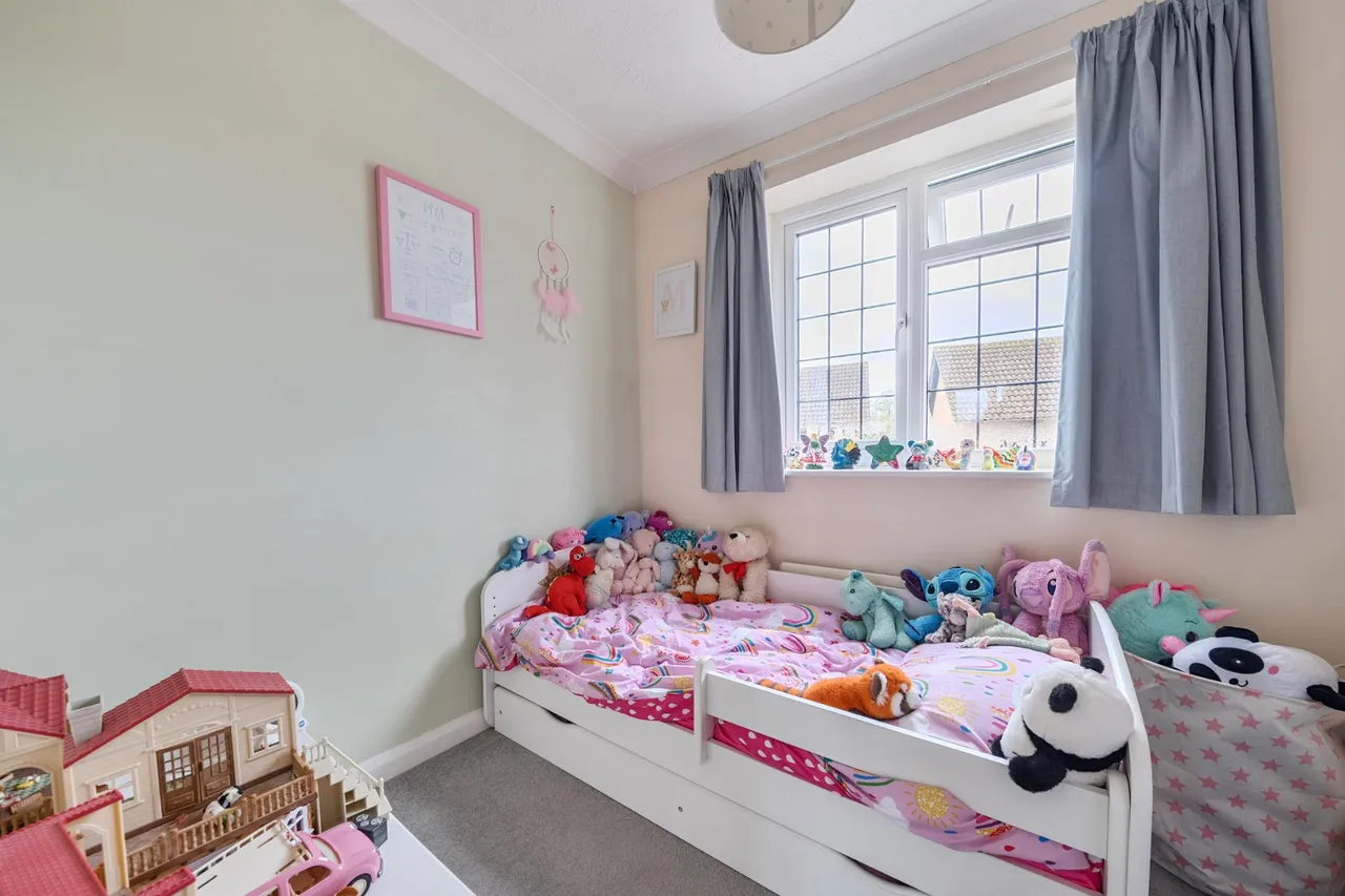 Suffolk Drive, Guildford, GU4, photo 15
