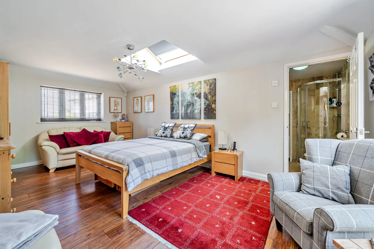 Thames Side, Staines-Upon-Thames, TW18, photo 8