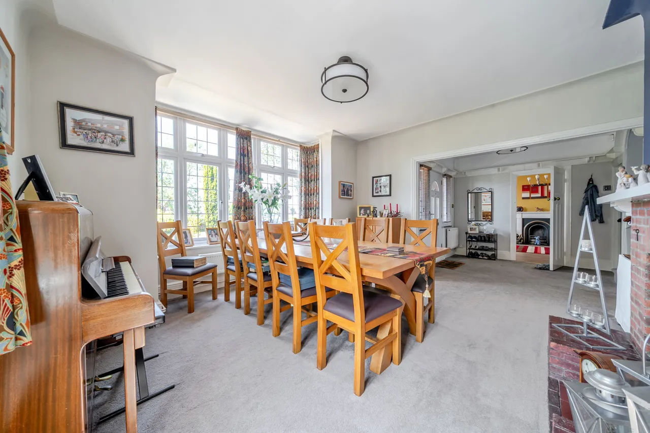 Thames Side, Staines-Upon-Thames, TW18, photo 6