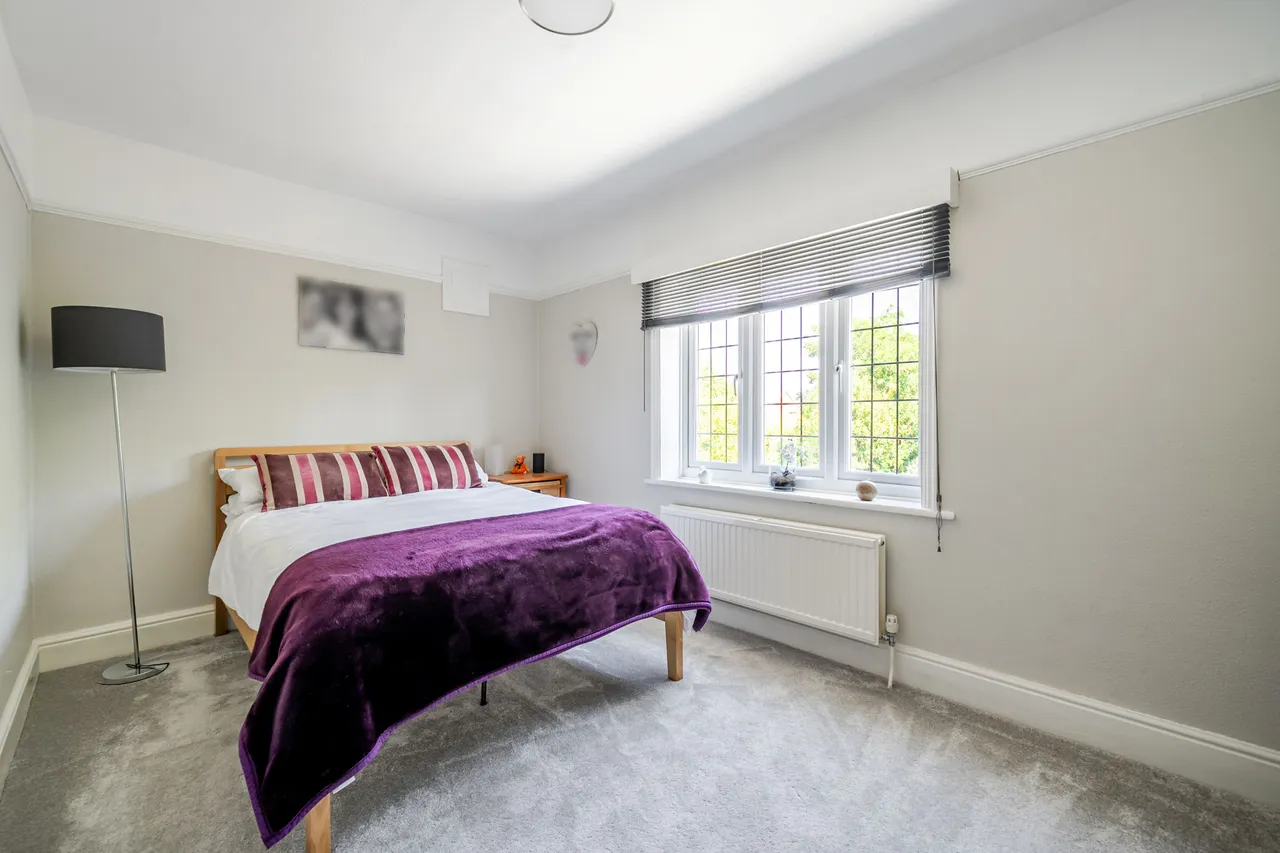 Thames Side, Staines-Upon-Thames, TW18, photo 10