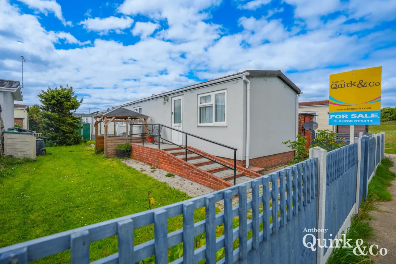 2 bed property for sale, Creek Road, Canvey Island, SS8