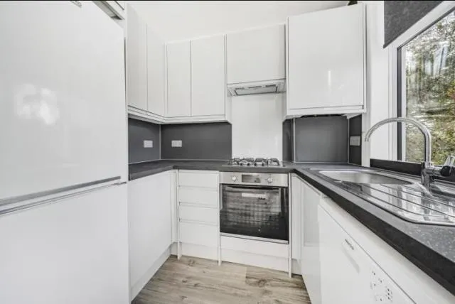 Hutton Grove, London, N12, photo 3