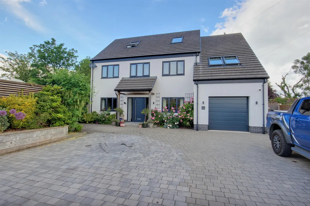 5 bed house for sale — West End, Bainton, Driffield