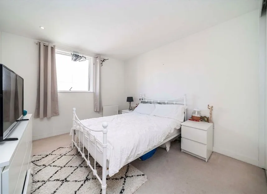 Pump House Crescent, Brentford, TW8, photo 6