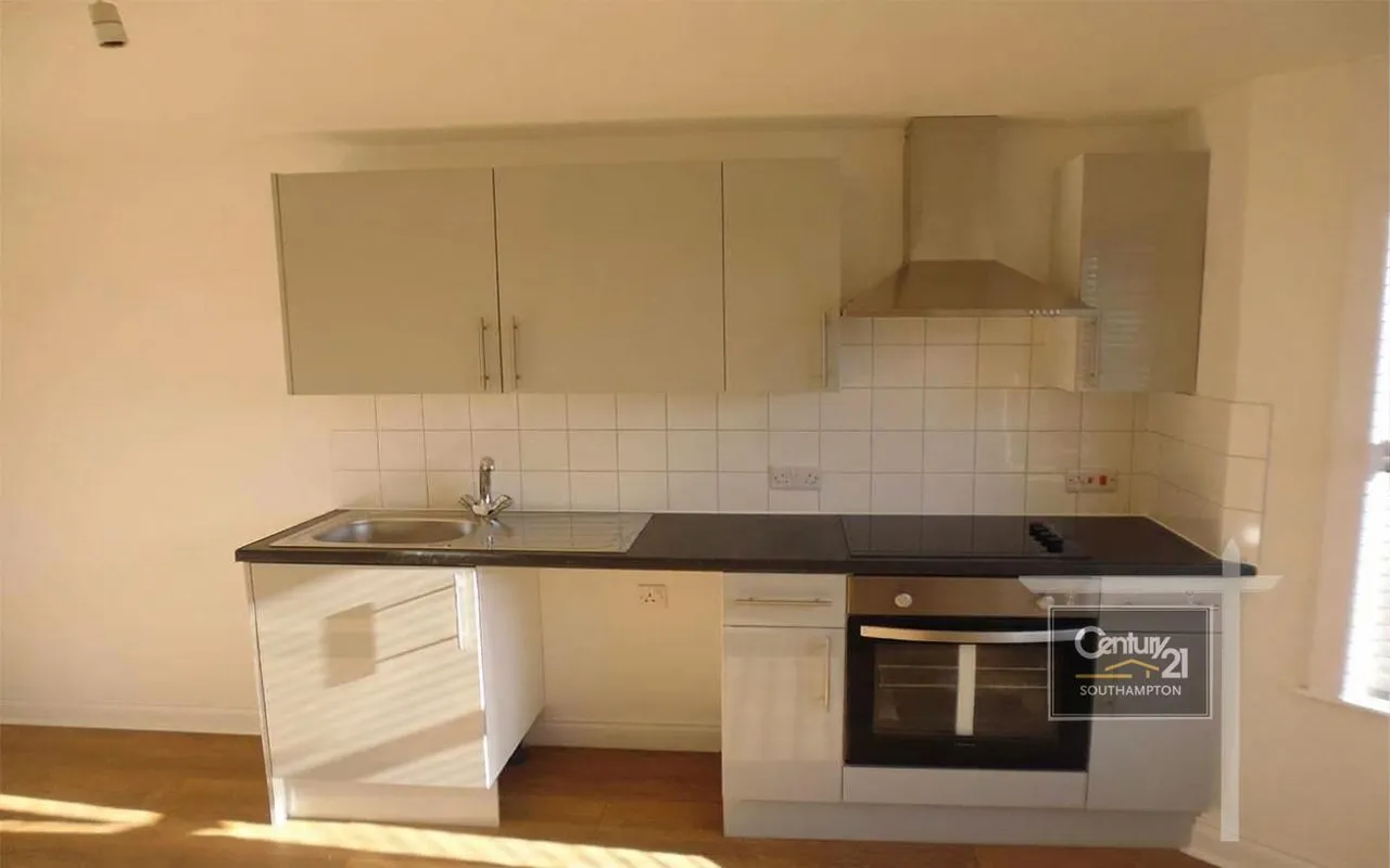 Leigh Road, Eastleigh, SO50, photo 4