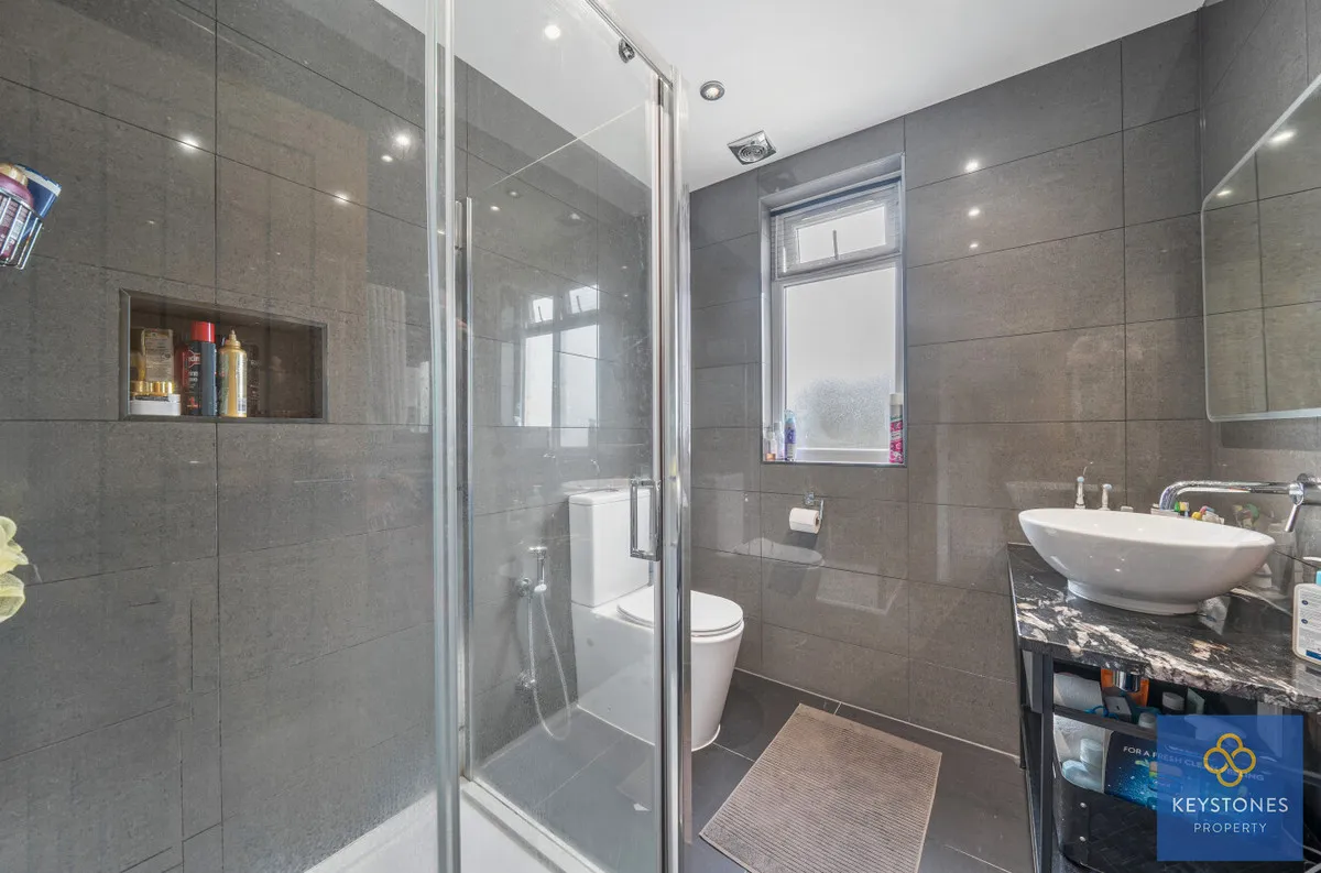 Hainault Road, Romford, RM5 3AP, photo 12