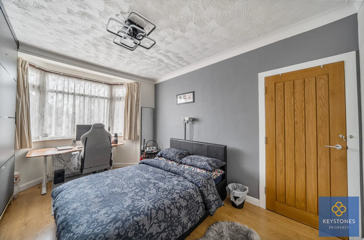Hainault Road, Romford, RM5 3AP, photo 4