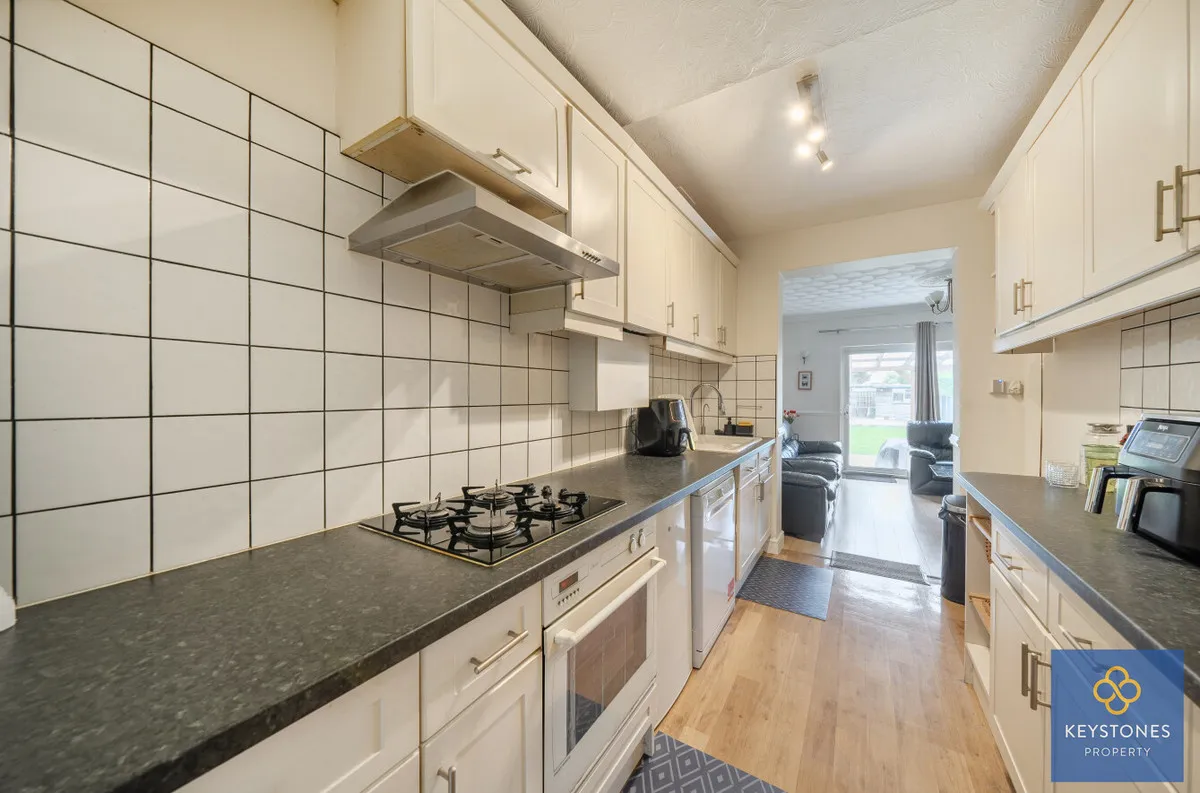 Hainault Road, Romford, RM5 3AP, photo 5