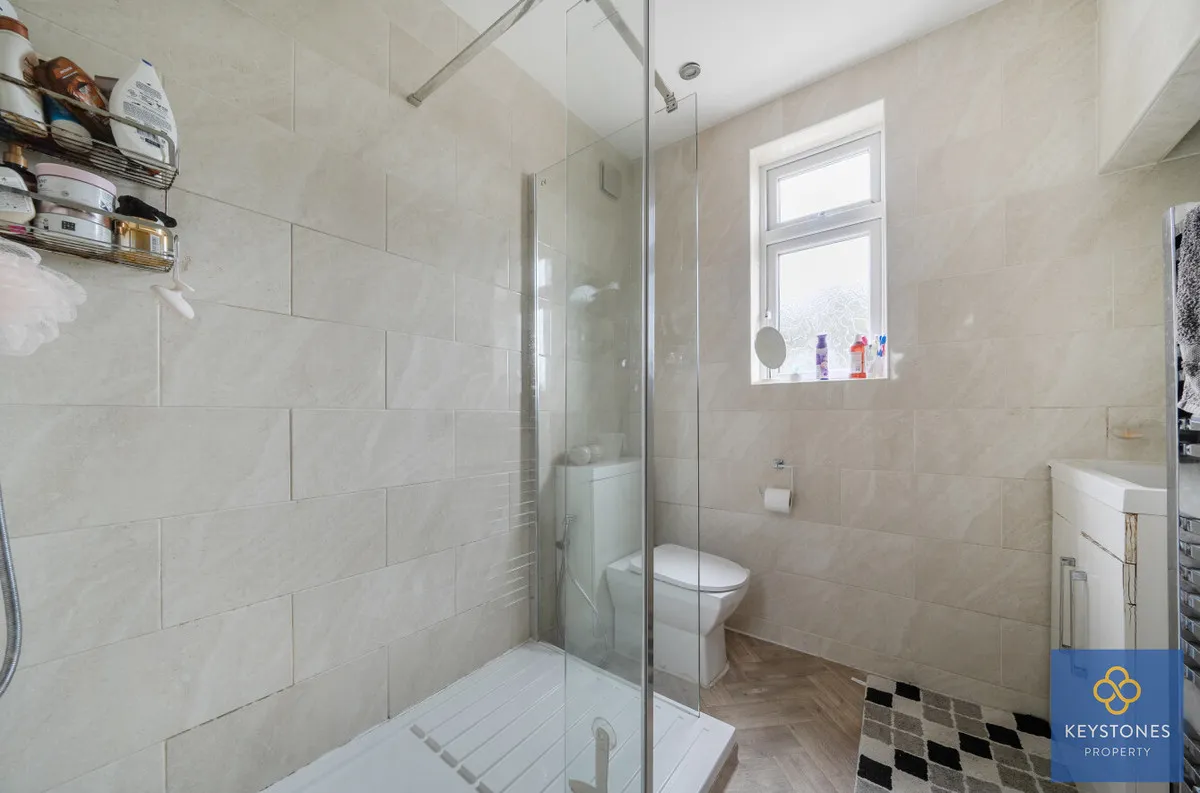 Hainault Road, Romford, RM5 3AP, photo 18