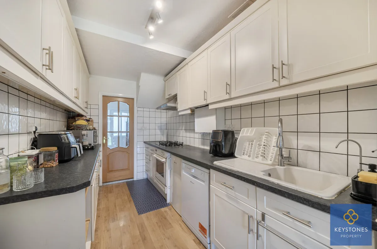 Hainault Road, Romford, RM5 3AP, photo 8