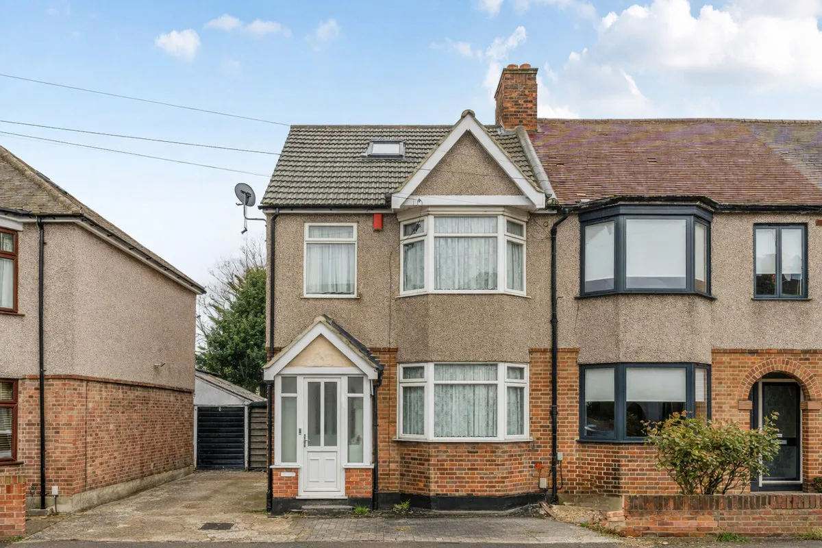 4 bed house for sale — Hainault Road, Romford, RM5 3AP