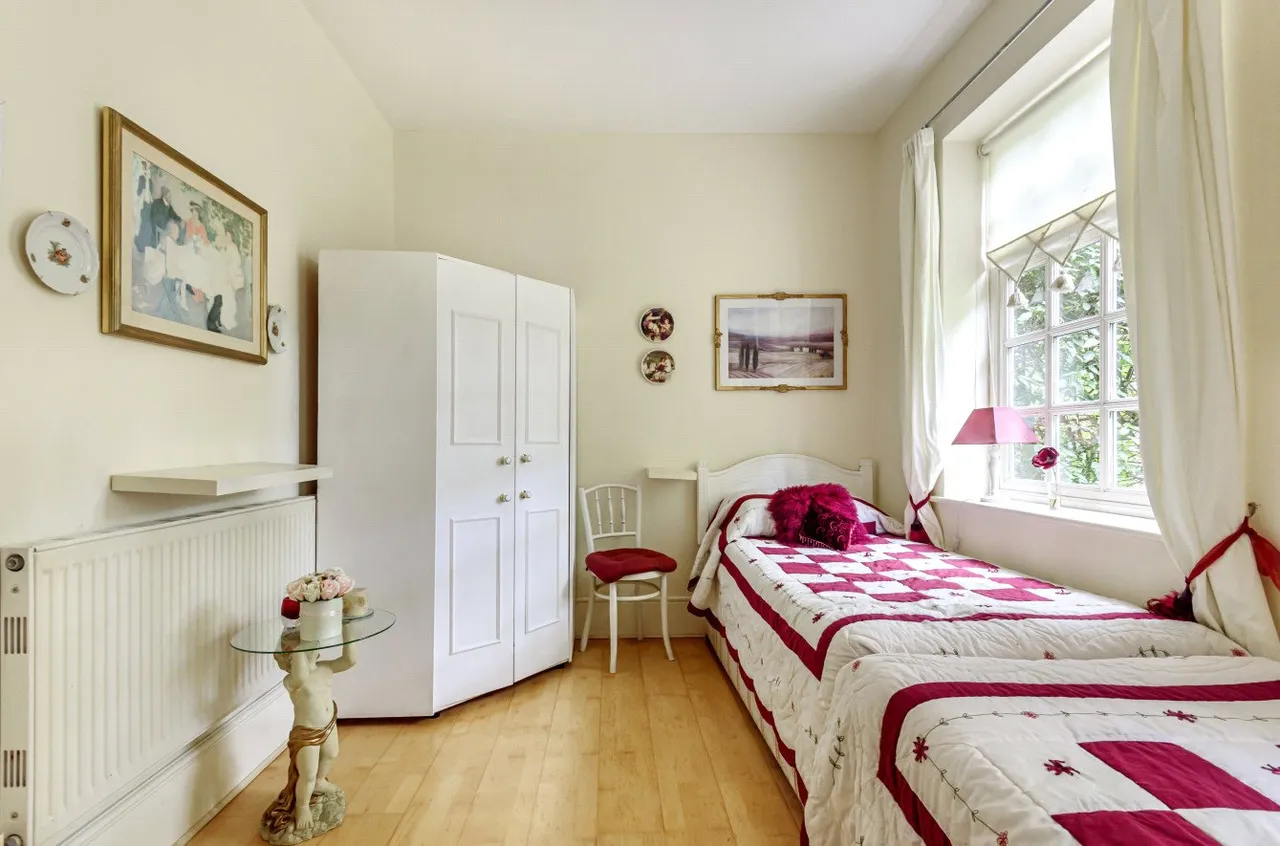 Bracken Place, Chilworth, SO16, photo 5