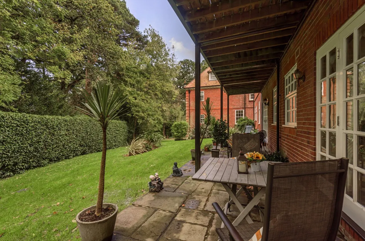 Bracken Place, Chilworth, SO16, photo 8